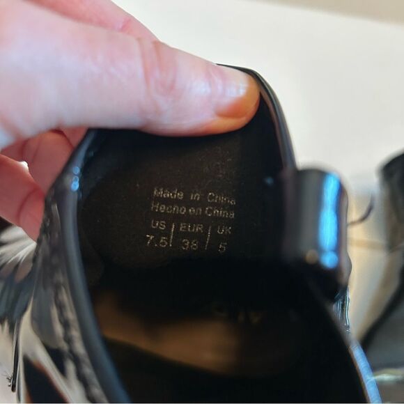 NWOT Aldo Black Ankle Booties with Glossy Finish - Picture 4 of 8
